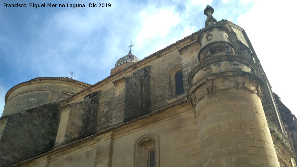 Sacra Capilla de El Salvador del Mundo - Sacra Capilla de El Salvador del Mundo. Contrafuertes del norte