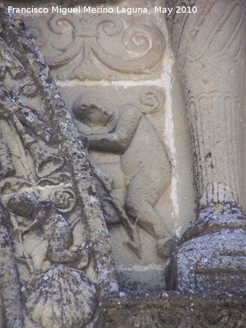 Casa de Las Torres - Casa de Las Torres. Putti derecho del frontis semicircular