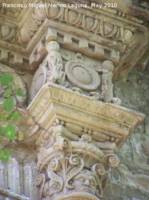 Iglesia de Santo Domingo - Iglesia de Santo Domingo. Capitel y entablamento