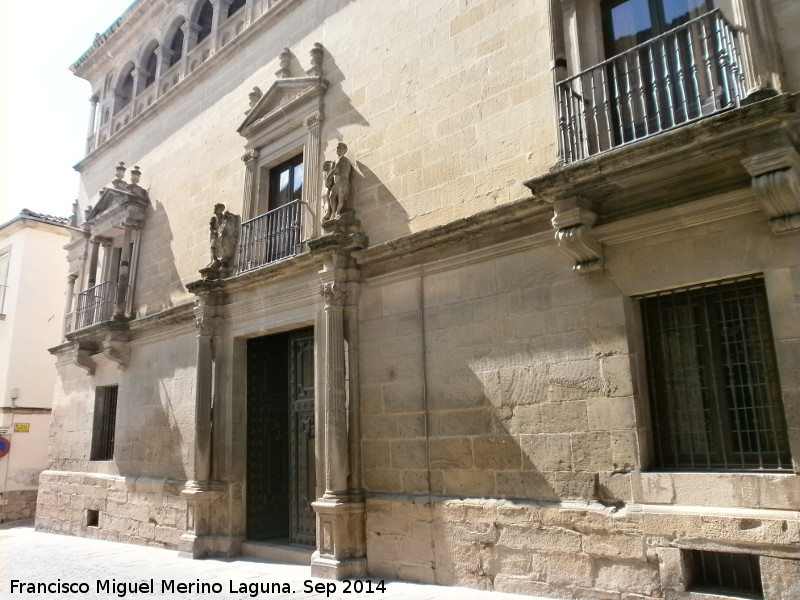 Palacio Vela de Los Cobos - Palacio Vela de Los Cobos. Fachada