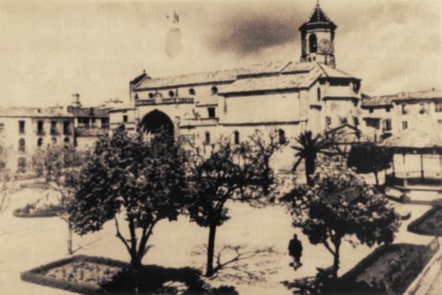 Plaza 1 de Mayo - Plaza 1 de Mayo. Foto antigua