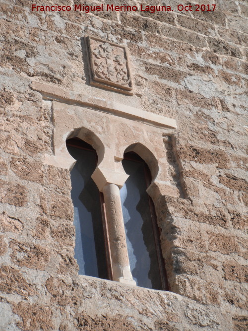 Castillo de Caravaca - Castillo de Caravaca. Ventana con parteluz