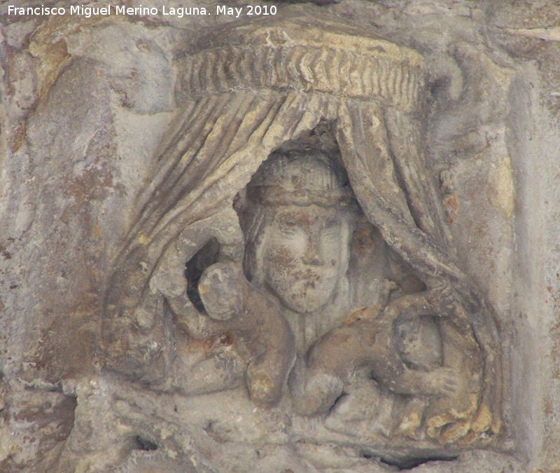 Iglesia de San Isidoro - Iglesia de San Isidoro. Detalle de la portada derecha