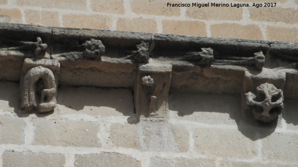 Iglesia de San Pablo - Iglesia de San Pablo. Canecillos de la cornisa