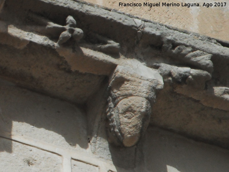 Iglesia de San Pablo - Iglesia de San Pablo. Canecillo de la cornisa