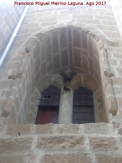 Iglesia de San Pedro - Iglesia de San Pedro. Ventana del bside