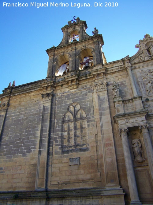 Colegiata de Santa Mara de los Reales Alczares - Colegiata de Santa Mara de los Reales Alczares. Espadaa izquierda