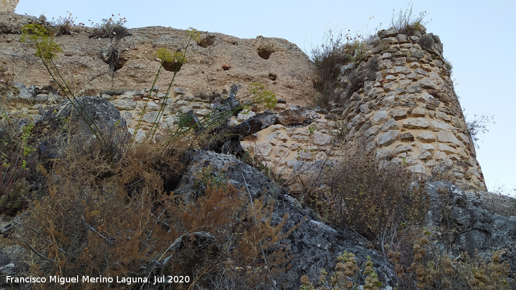 Castillo de Zahara de la Sierra - Castillo de Zahara de la Sierra. Torre�n circular esquinero