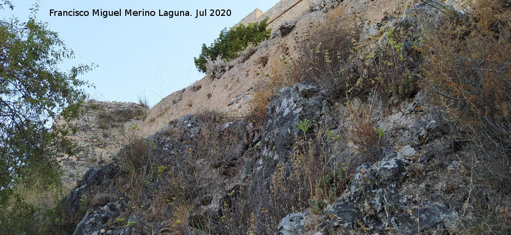 Castillo de Zahara de la Sierra - Castillo de Zahara de la Sierra. Muralla de tapial