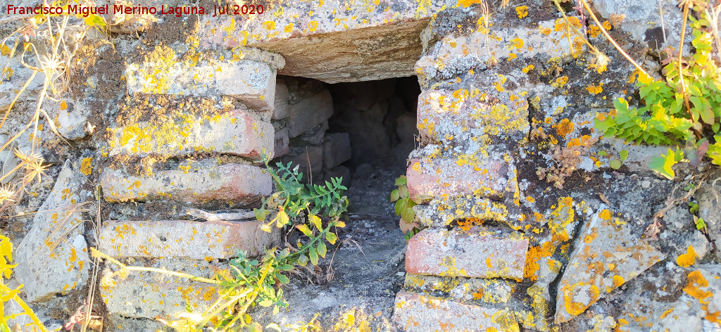 Castillo de Zahara de la Sierra - Castillo de Zahara de la Sierra. Desag�e en el talud de la Torre del Homenaje