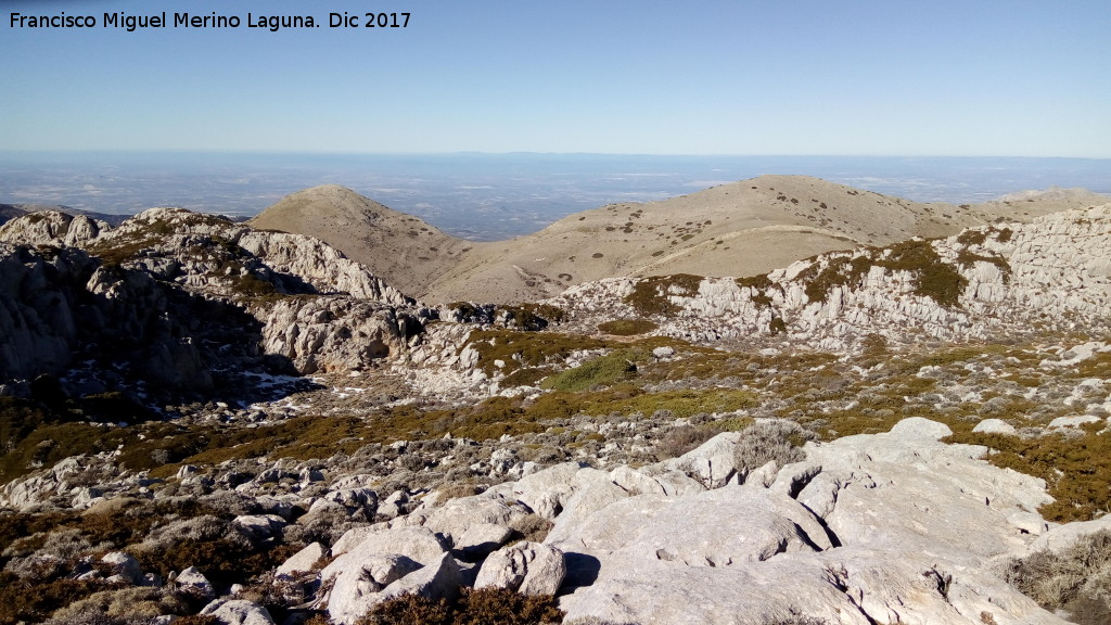 Mgina - Mgina. Vistas del Ponce y Crceles desde el cruce entre Pea Jan y Mgina