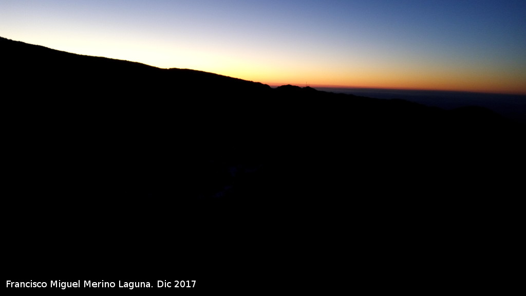 Mgina - Mgina. Anocheciendo desde el Pico Mgina