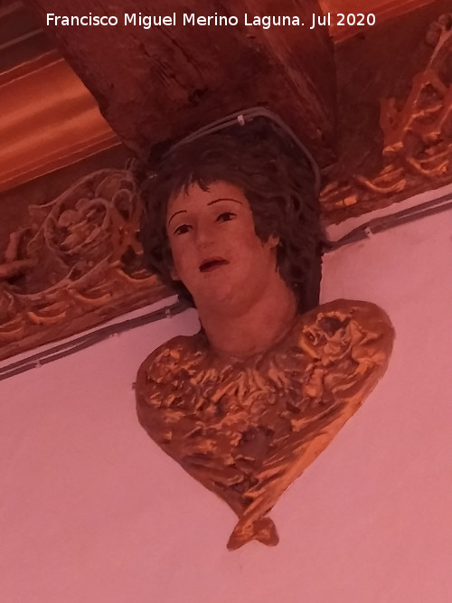 Santuario de los Remedios - Santuario de los Remedios. Una de las m�nsulas de busto del patio