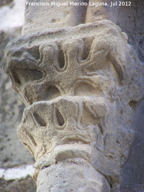 Iglesia de San Pablo. Portada de los Carpinteros - Iglesia de San Pablo. Portada de los Carpinteros. Capitel