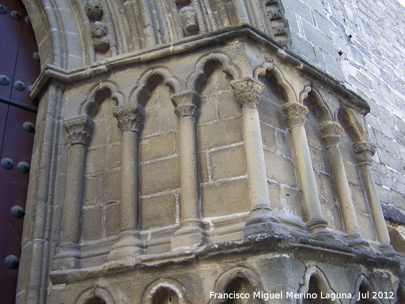 Iglesia de San Pablo. Portada de los Carpinteros - Iglesia de San Pablo. Portada de los Carpinteros. Columnas