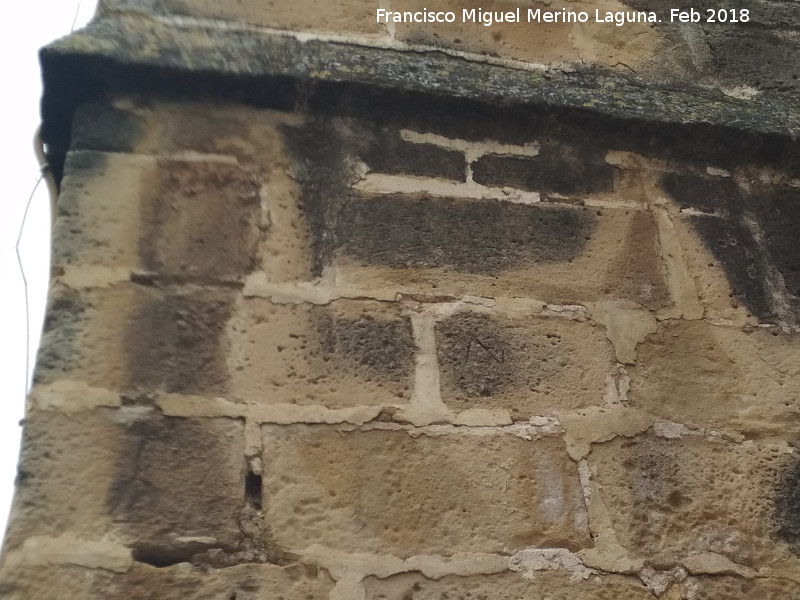 Iglesia de San Pablo. Marcas de Cantero y Cruces Grabadas - Iglesia de San Pablo. Marcas de Cantero y Cruces Grabadas. Marca de cantero