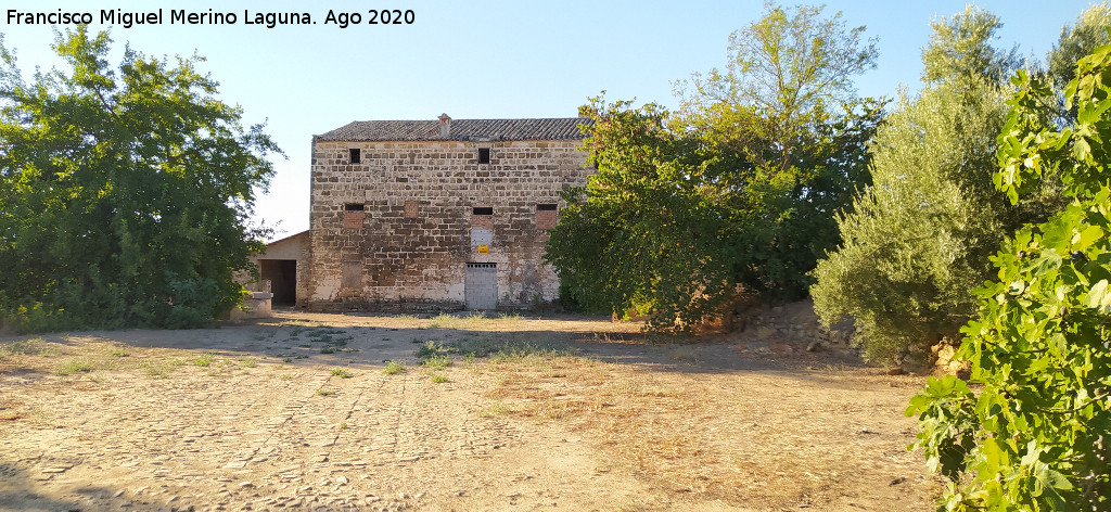 Cortijo de la Torre - Cortijo de la Torre. Patn empedrado