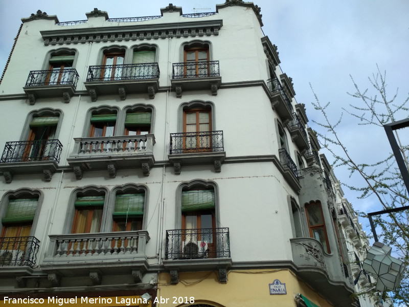 Edificio de la Gran Va de Coln n 57-59 - Edificio de la Gran Va de Coln n 57-59. Lateral de la Calle Tinajilla