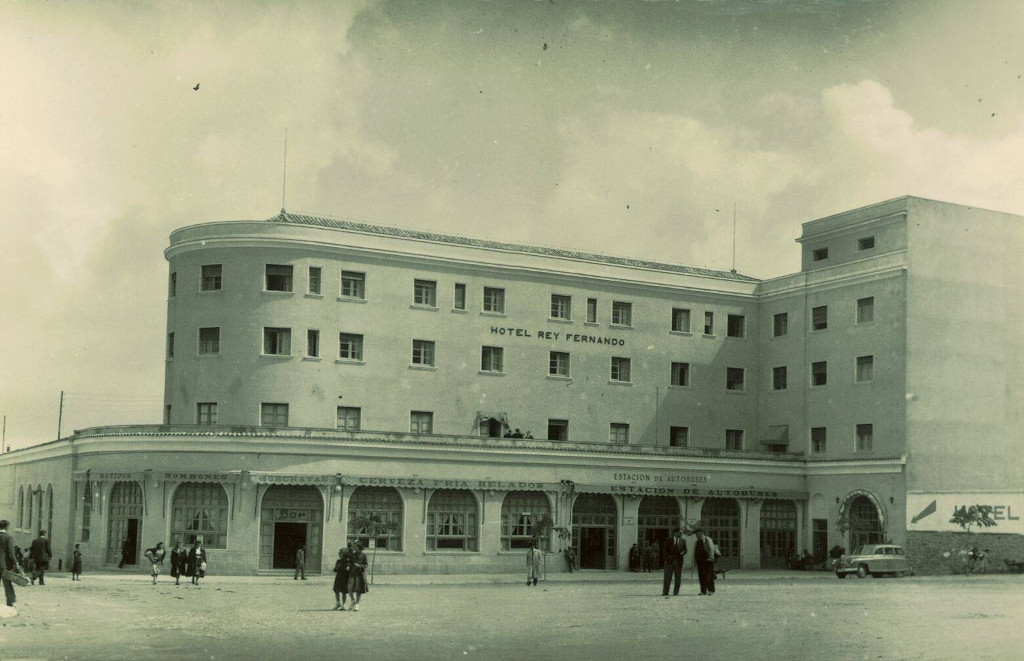 Edificio del Hotel Rey Fernando - Edificio del Hotel Rey Fernando. Foto antigua