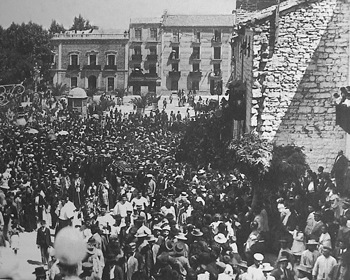 Antiguo Banco Hispano Americano - Antiguo Banco Hispano Americano. Foto antigua. Entierro