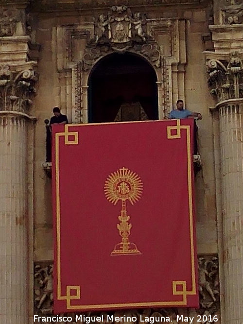 Corpus Christi - Corpus Christi. Adornando el balcn de la Catedral