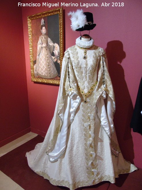 Ropa femenina en el Siglo XVI - Ropa femenina en el Siglo XVI. Vestido de la Infanta Isabel Clara Eugenia. Exposicin Palacio Episcopal Salamanca