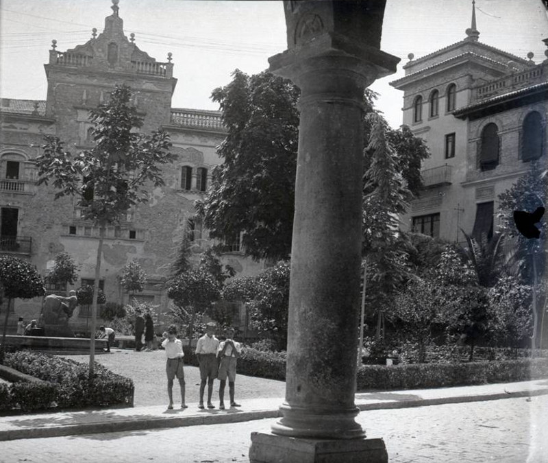 Plaza Den Mazas - Plaza Den Mazas. Foto antigua. Archivo del I.E.G.