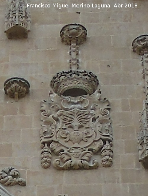 Catedral Nueva. Portada Sur - Catedral Nueva. Portada Sur. Escudo
