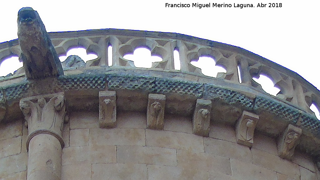 Catedral Vieja. bside - Catedral Vieja. bside. Grgola, parapeto y canecillos