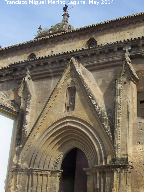 Iglesia de Santa Marina de las Aguas Santas - Iglesia de Santa Marina de las Aguas Santas. Portada lateral y veleta