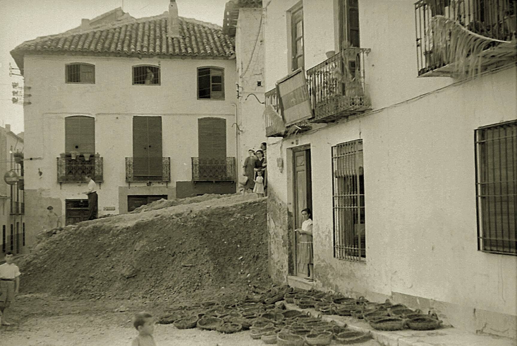 Calle Milln de Priego - Calle Milln de Priego. Foto antigua. Subida a la Plaza cambil