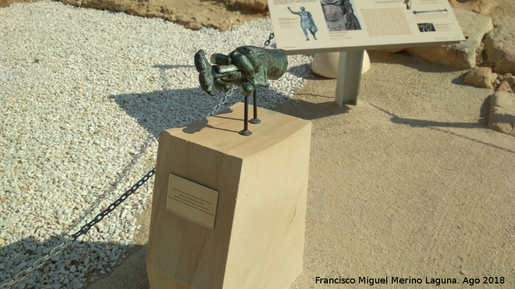 Lucentum. Foro - Lucentum. Foro. Sitio donde se encontr el fragmento de escultura romana