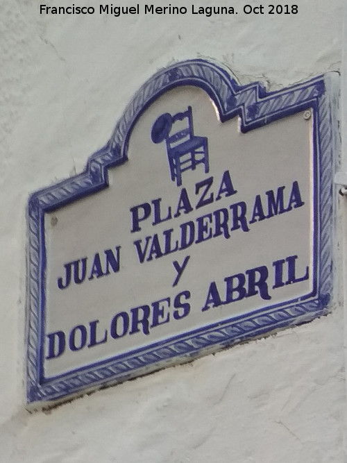 Plaza Juan Valderrama y Dolores Abril - Plaza Juan Valderrama y Dolores Abril. Placa