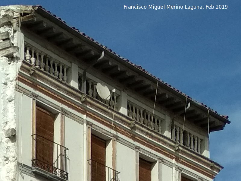 Casa de la Plaza de Espaa n 24 - Casa de la Plaza de Espaa n 24. Alero y balaustrada