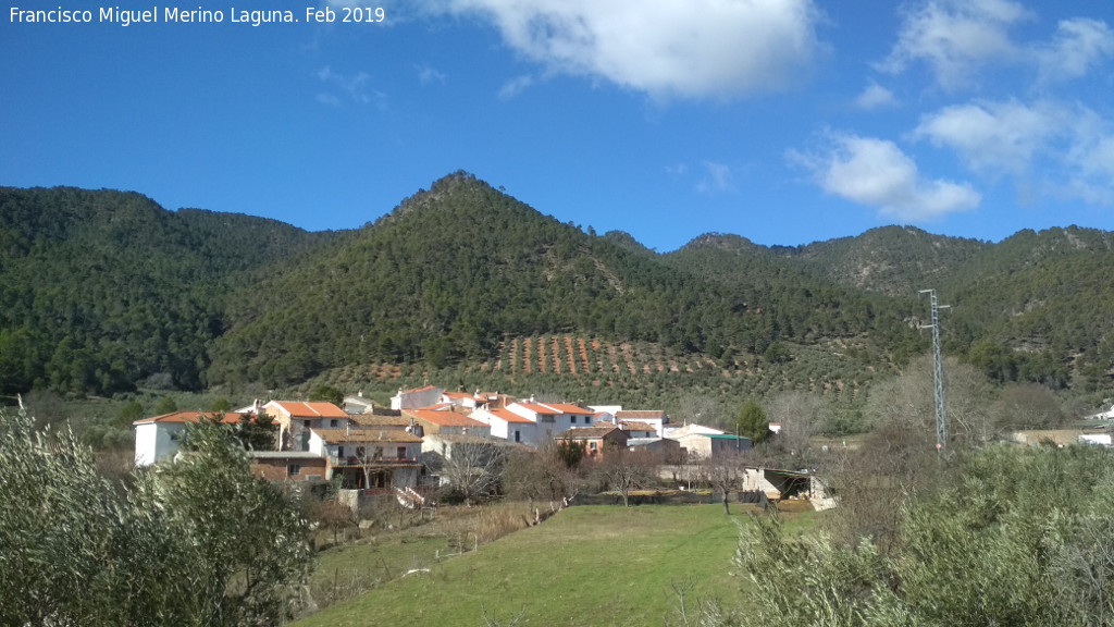 Cerro del Poyo - Cerro del Poyo. Con la Aldea Caada Morales a sus pies