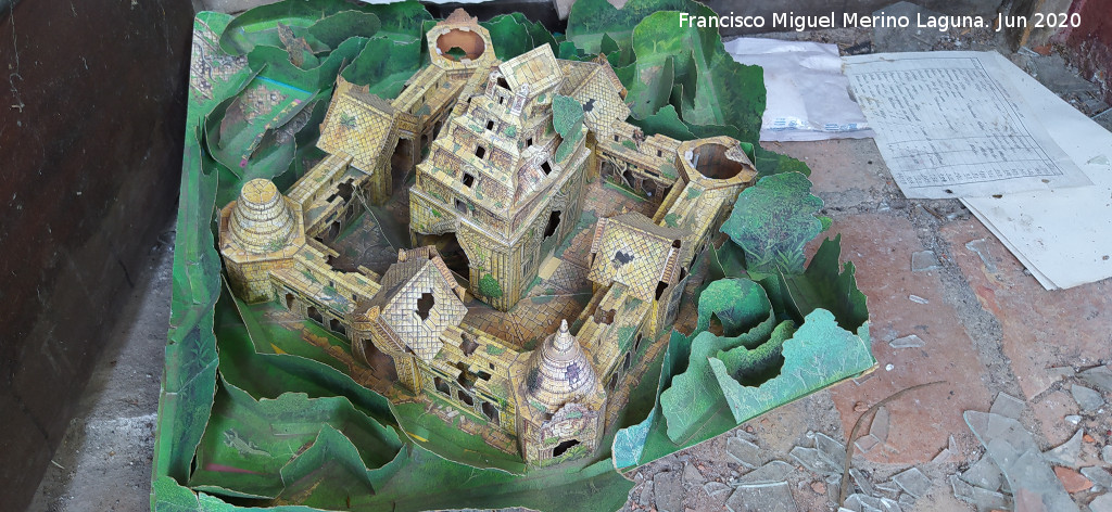 Estaci�n del Cable del Centenillo - Estaci�n del Cable del Centenillo. Maqueta abandonada en su interior