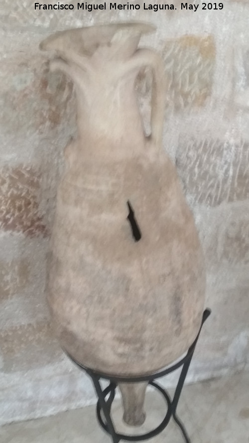 Yacimiento Tobarias - Yacimiento Tobarias. nfora siglos I-II Museo Arqueolgico de Linares
