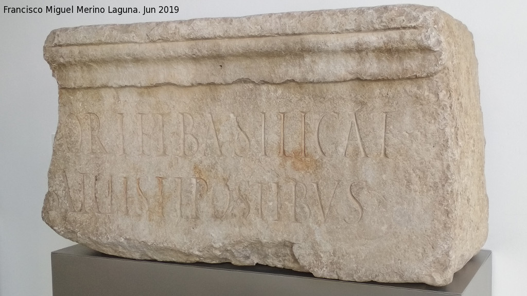 Plazuela de la Cruz - Plazuela de la Cruz. Dintel de los siglos II-III. Museo Arqueolgico de Granada