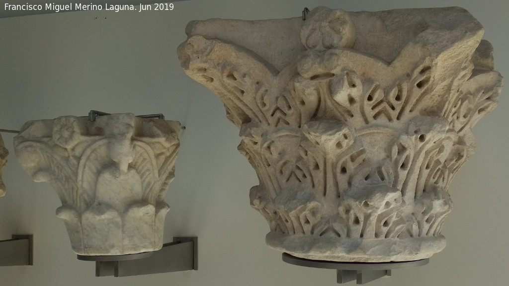 Baos rabes de Hernando de Zafra - Baos rabes de Hernando de Zafra. Capiteles de mrmol del siglo VI. Museo Arqueolgico de Granada