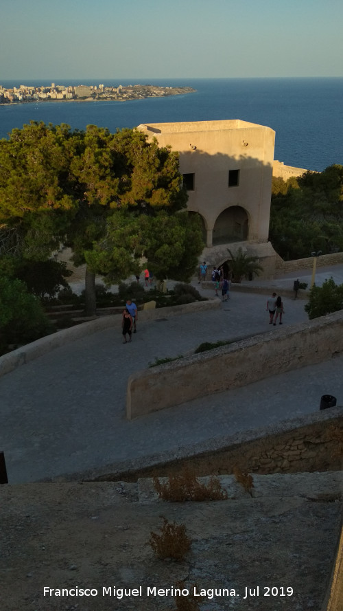 Castillo de Santa Brbara. Torre de Santa Catalina - Castillo de Santa Brbara. Torre de Santa Catalina. Desde el Macho del Castillo