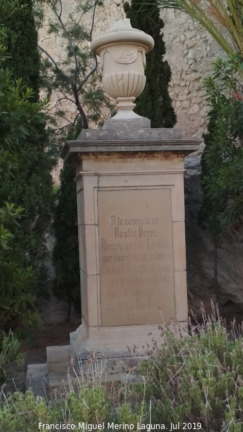 Castillo de Santa Brbara. Monumento a Nicols Peris - Castillo de Santa Brbara. Monumento a Nicols Peris. 