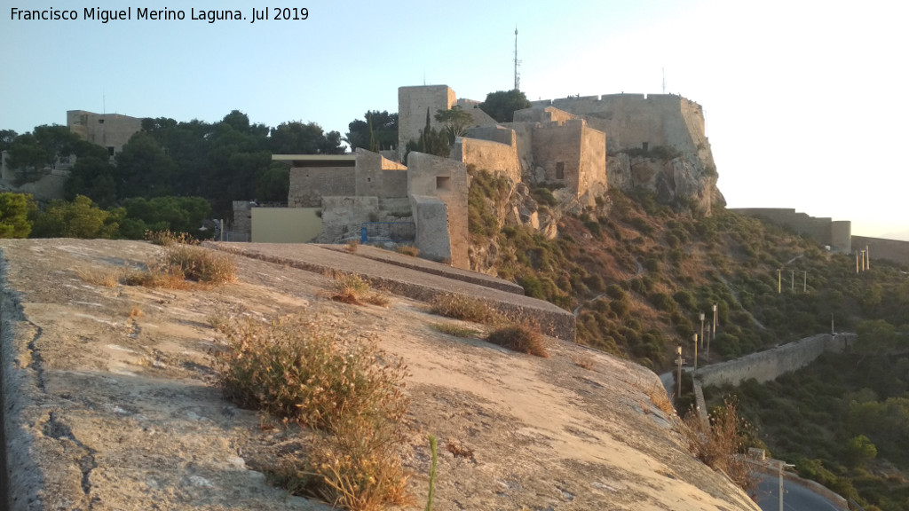 Castillo de Santa Brbara. Baluarte del Rey - Castillo de Santa Brbara. Baluarte del Rey. Vistas del castillo desde el puesto de tiro