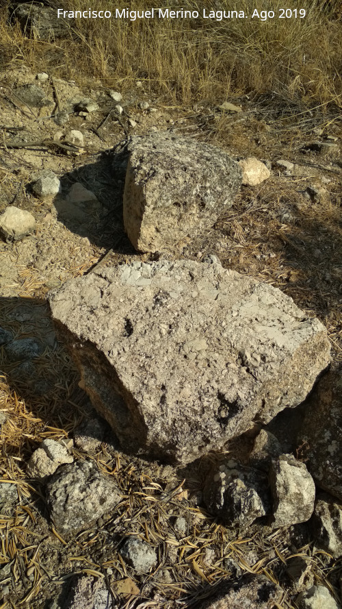 Cortijo de la Atalaya - Cortijo de la Atalaya. Piedra de molino