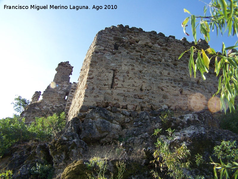 Muralla de la aldea medieval de La Espinareda - Muralla de la aldea medieval de La Espinareda. Esquinas con saeteras