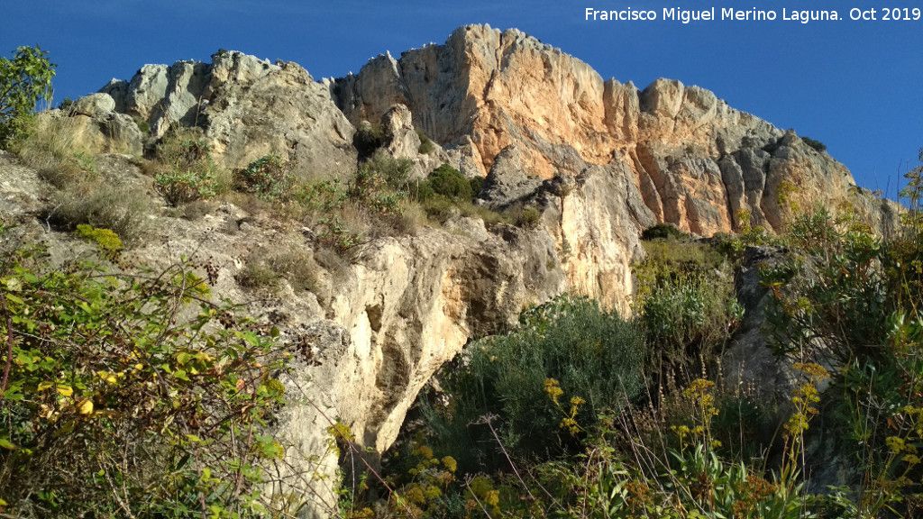 Aprisco de la Ladera de la Veleta - Aprisco de la Ladera de la Veleta. Vistas de las paredes rocosas de La Veleta