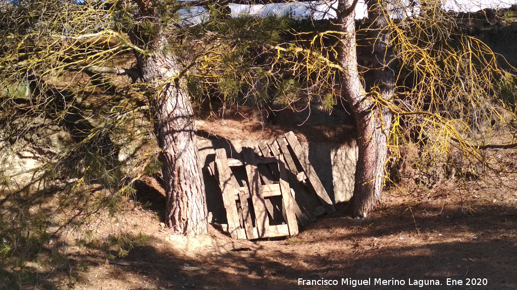 Refugio de la Gineta - Refugio de la Gineta. Entrada