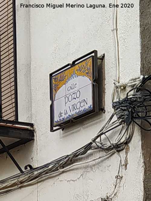 Calle Pozo de la Virgen - Calle Pozo de la Virgen. Placa