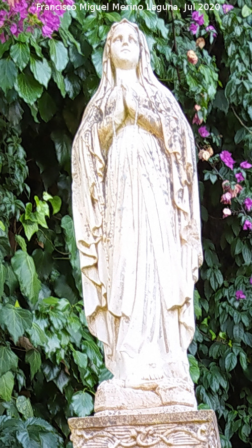 Monumento a la Virgen - Monumento a la Virgen. Estatua de la Virgen