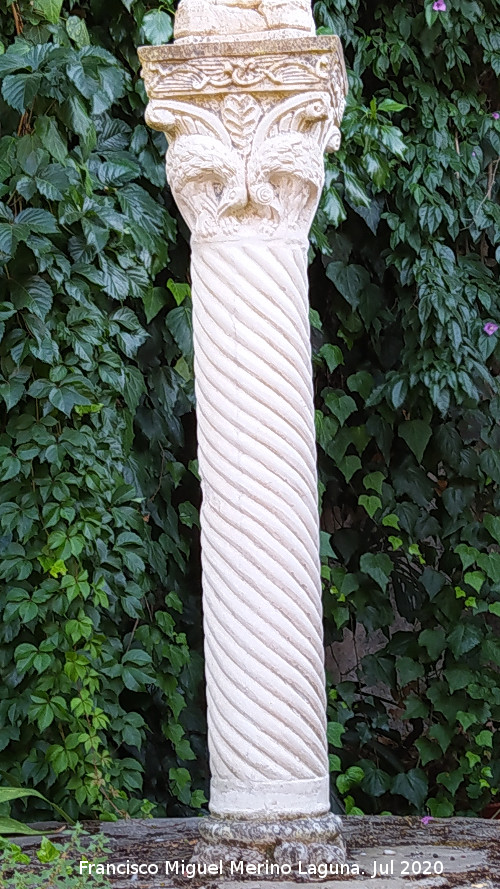 Monumento a la Virgen - Monumento a la Virgen. Columna