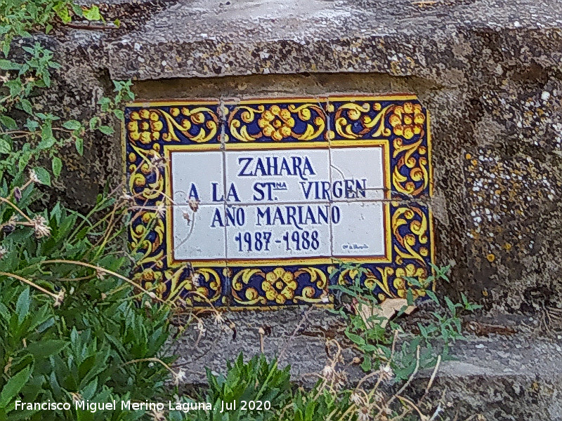 Monumento a la Virgen - Monumento a la Virgen. Placa